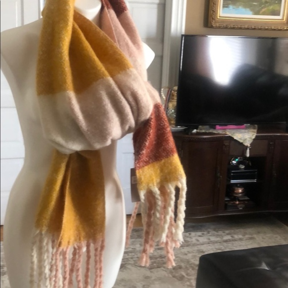 Crown Vintage New Scarf - Picture 8 of 11
